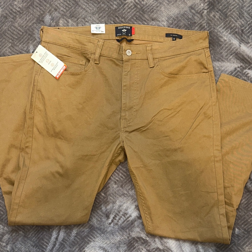 Dockers Men's Khaki Chinos